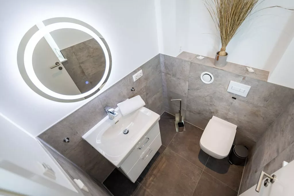 463765-Bathroom