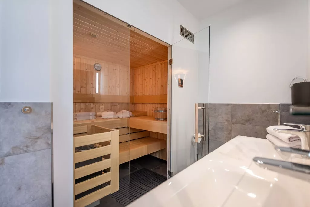 463765-Bathroom
