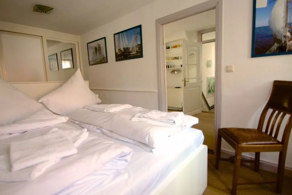 324827-Bedroom
