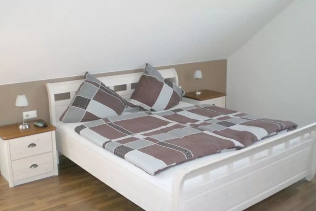 227205-Bedroom