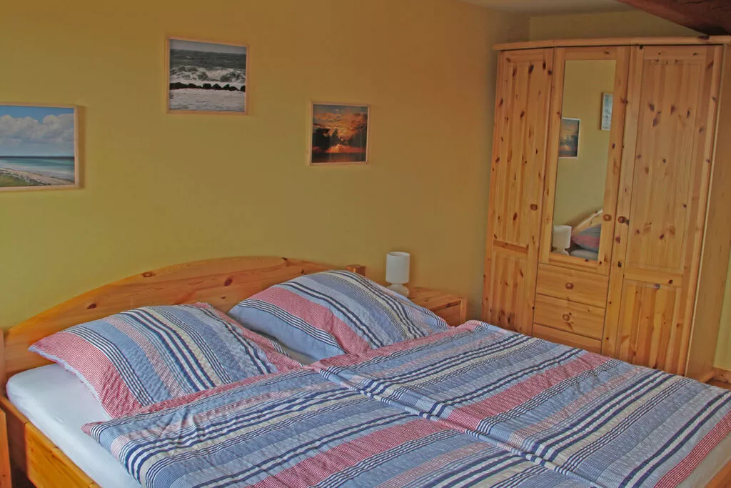 178135-Bedroom