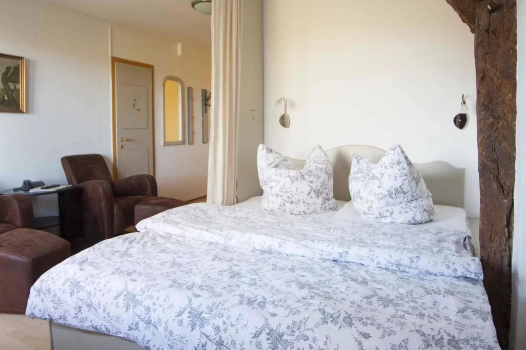 127743-Bedroom