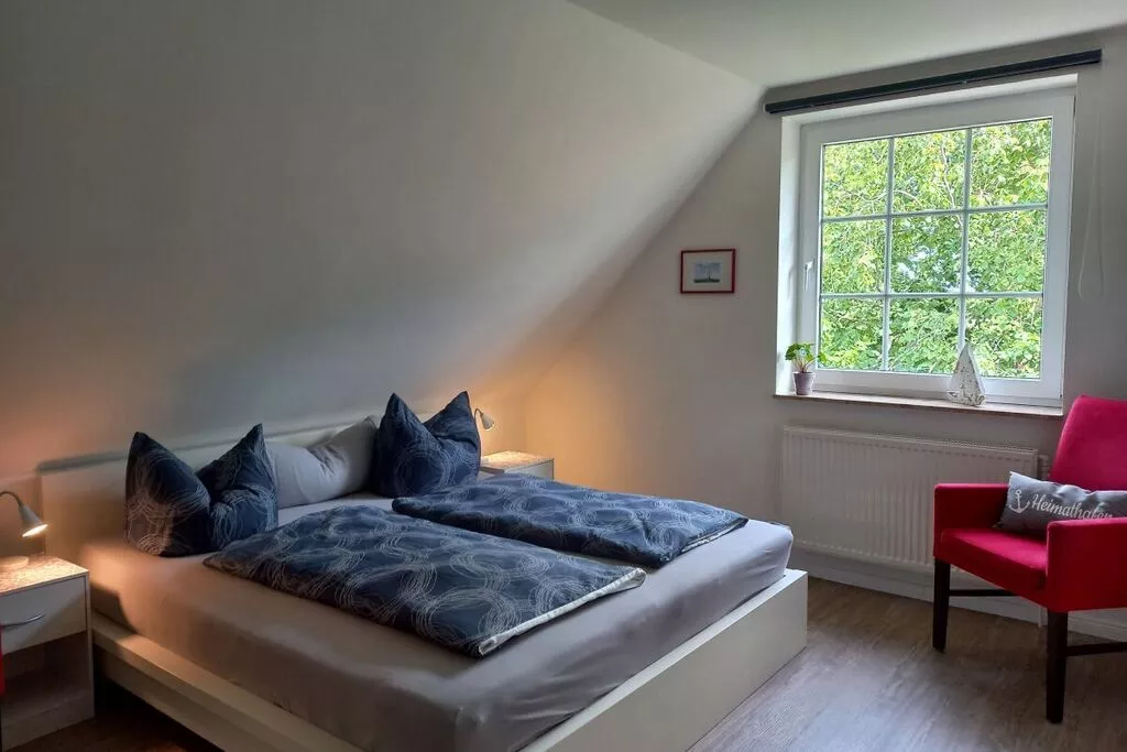 208079-Bedroom