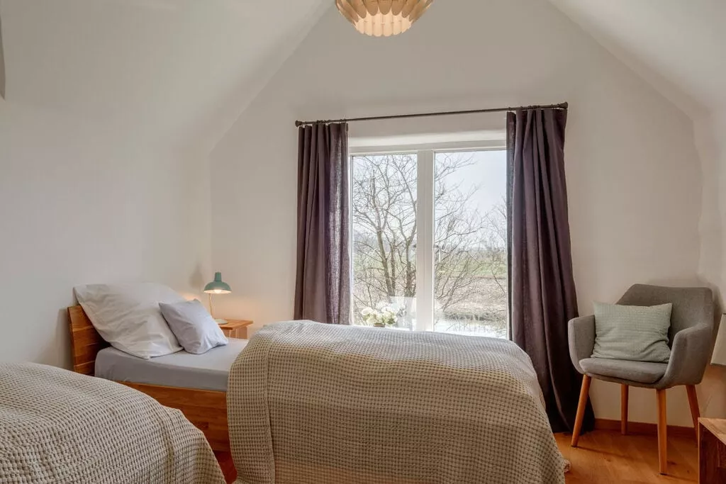 199160-Bedroom