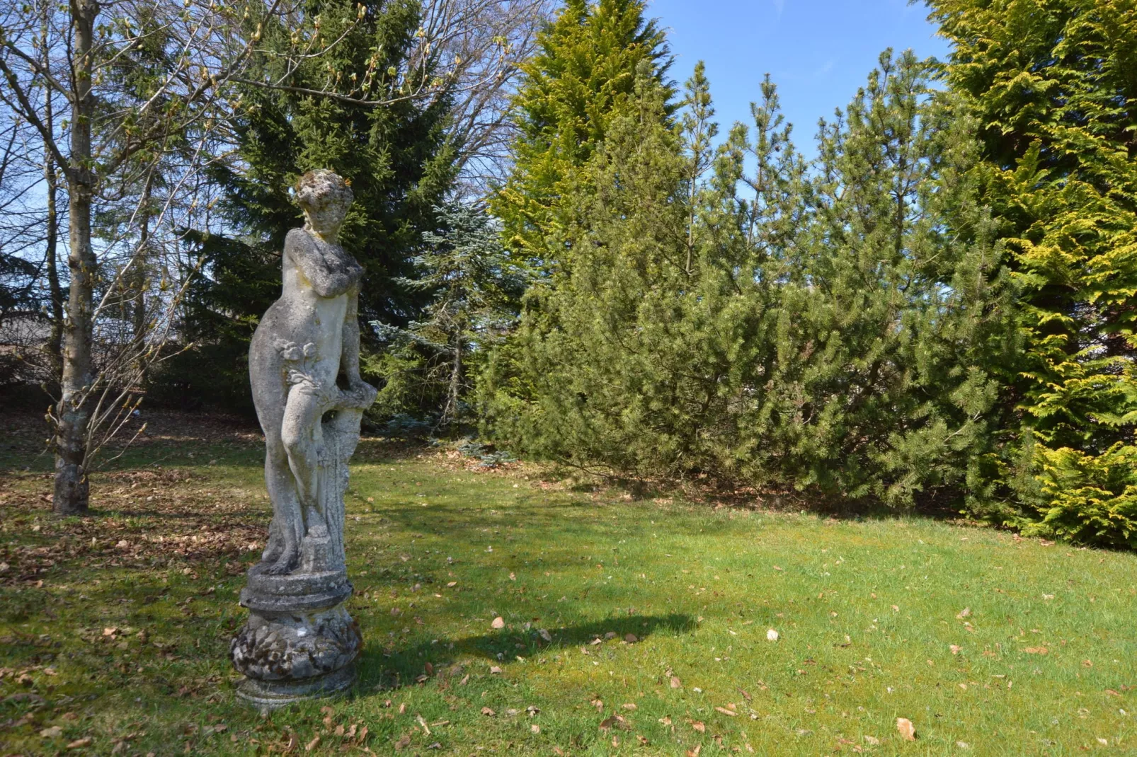 Le Chalet des Robinsons-Gardens summer