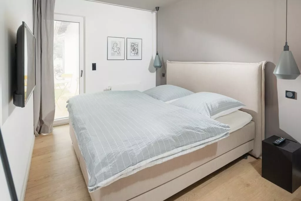 344482-Bedroom