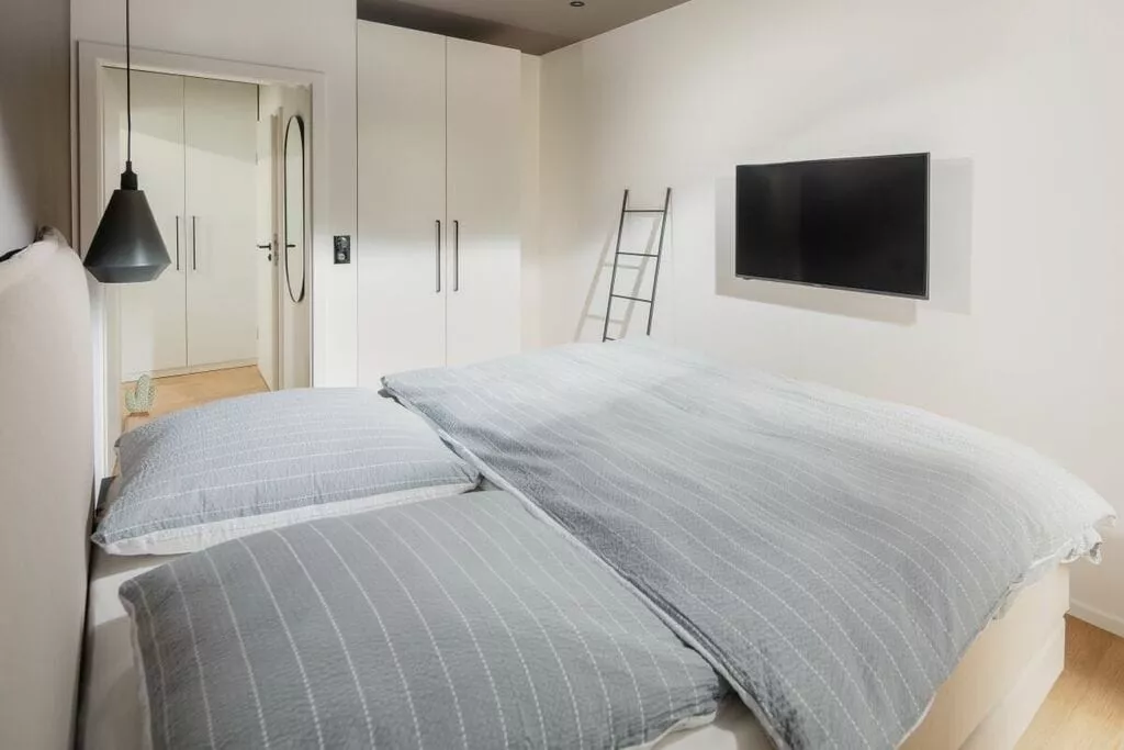 344482-Bedroom