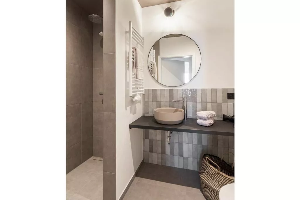 344482-Bathroom