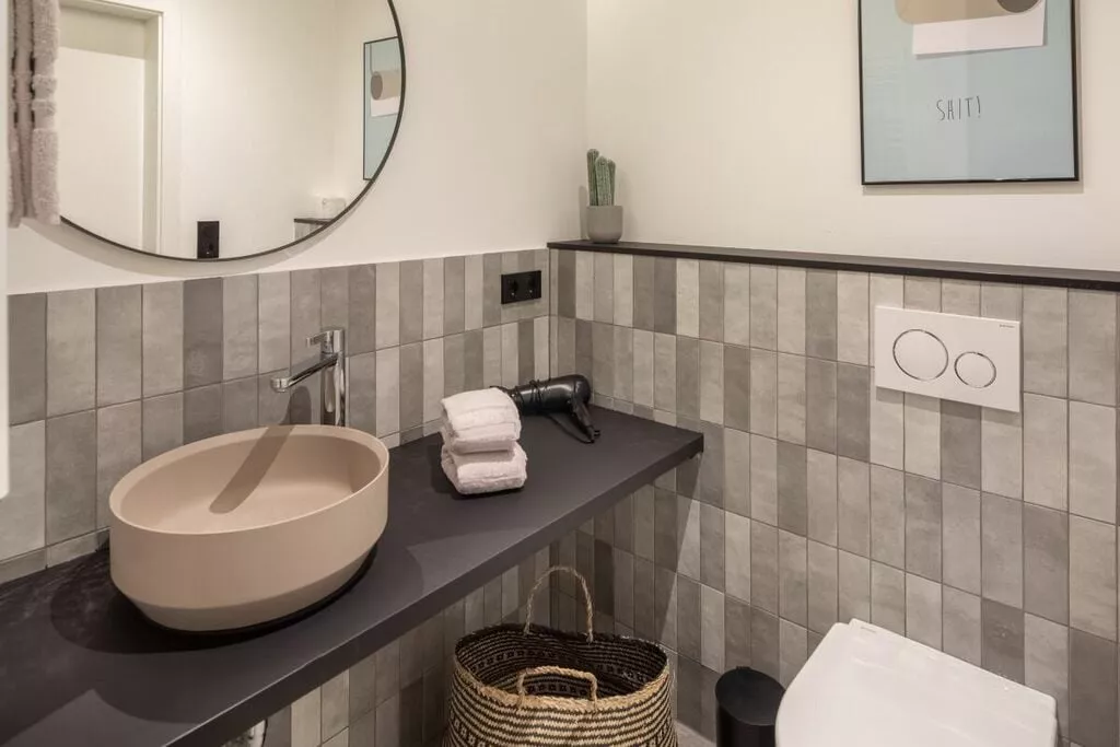 344482-Bathroom