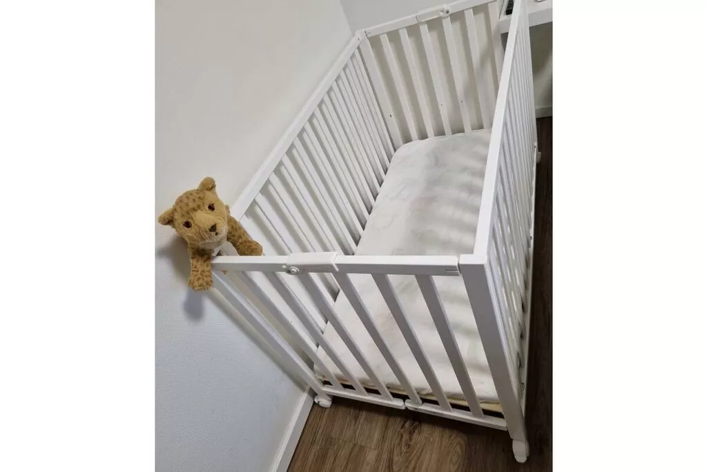290933-Bedroom