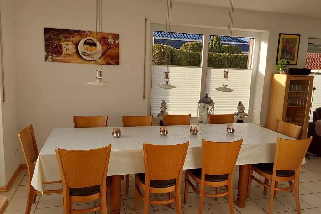 274726-Dining room