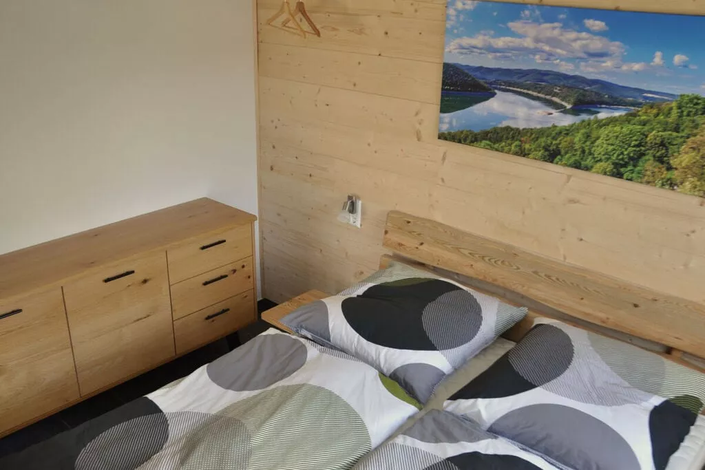 462783-Bedroom