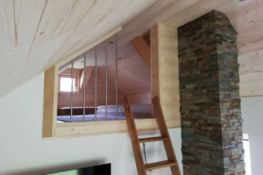 462783-Bedroom