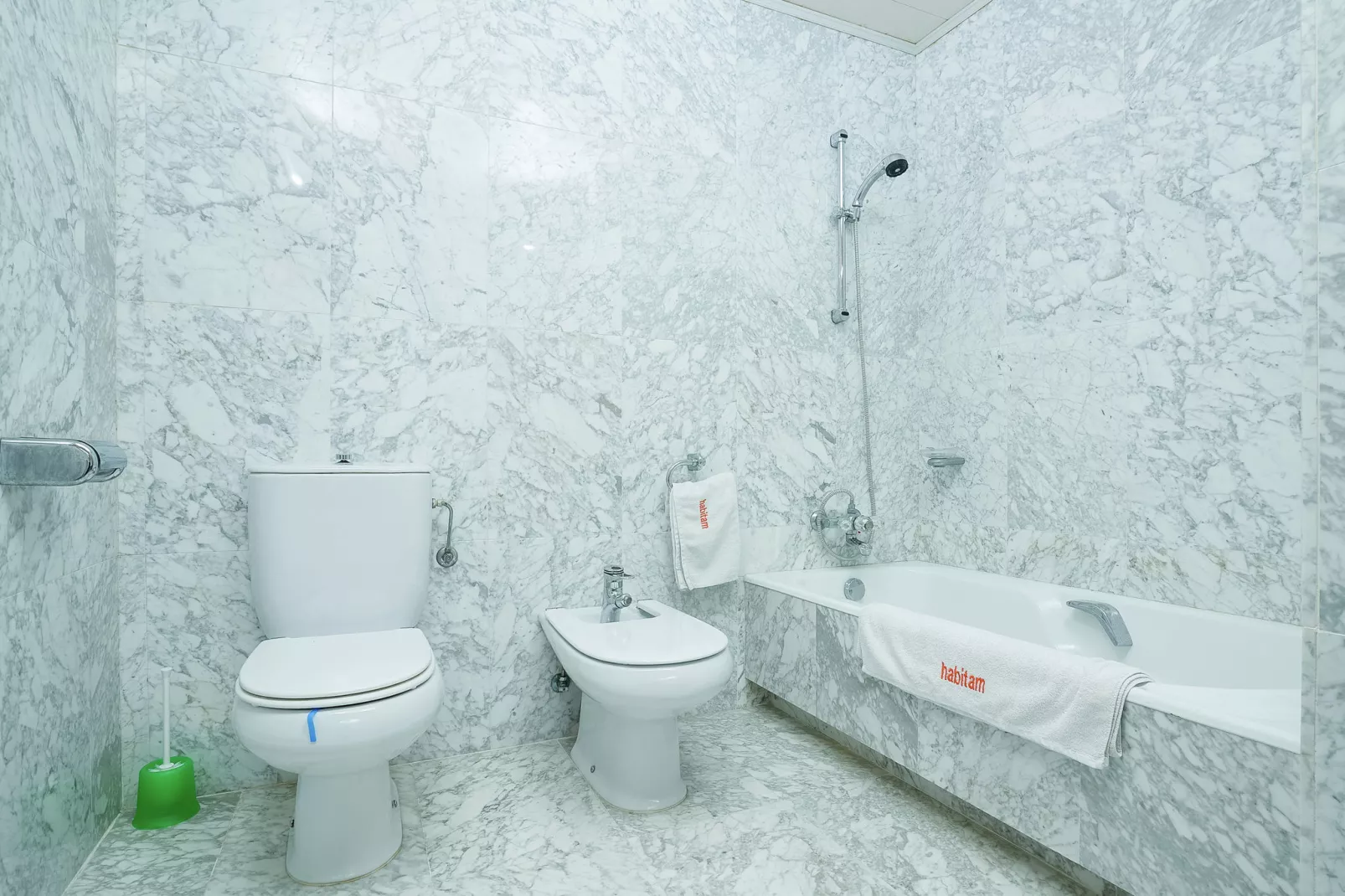 Amfora Miro-Bathroom