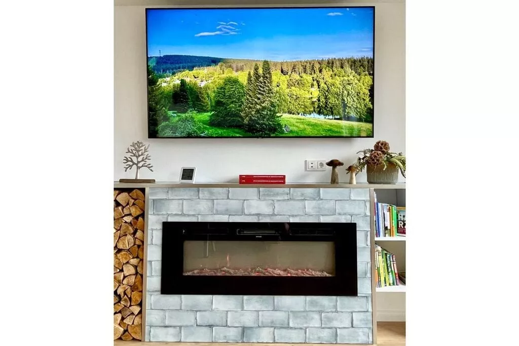 432600-Living room
