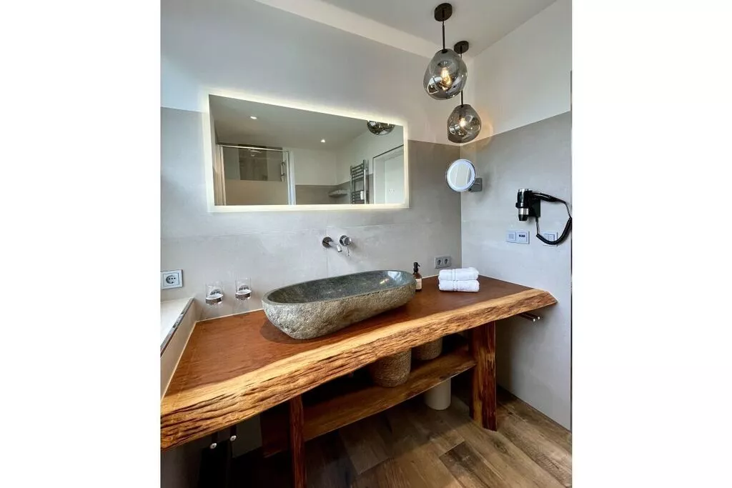 432600-Bathroom