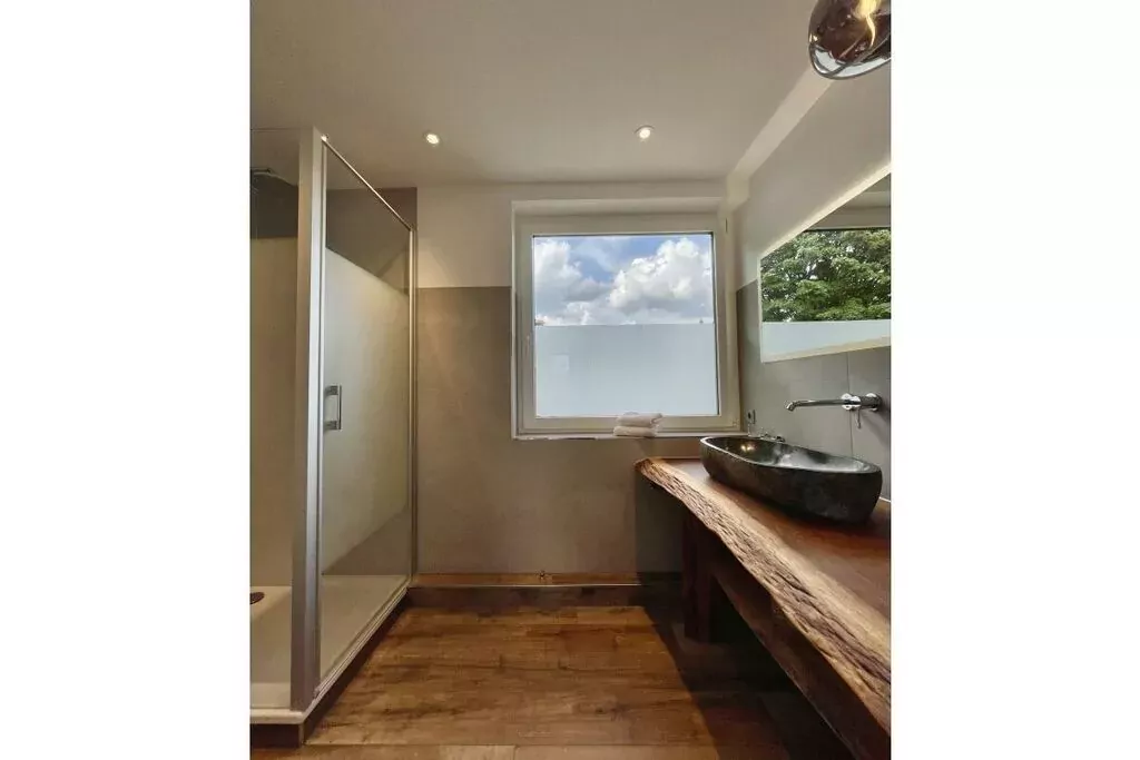 432600-Bathroom
