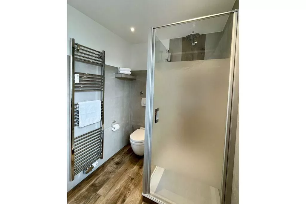 432600-Bathroom
