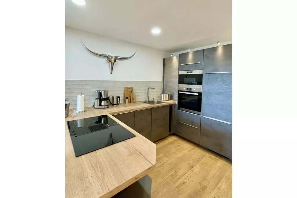 432600-Kitchen