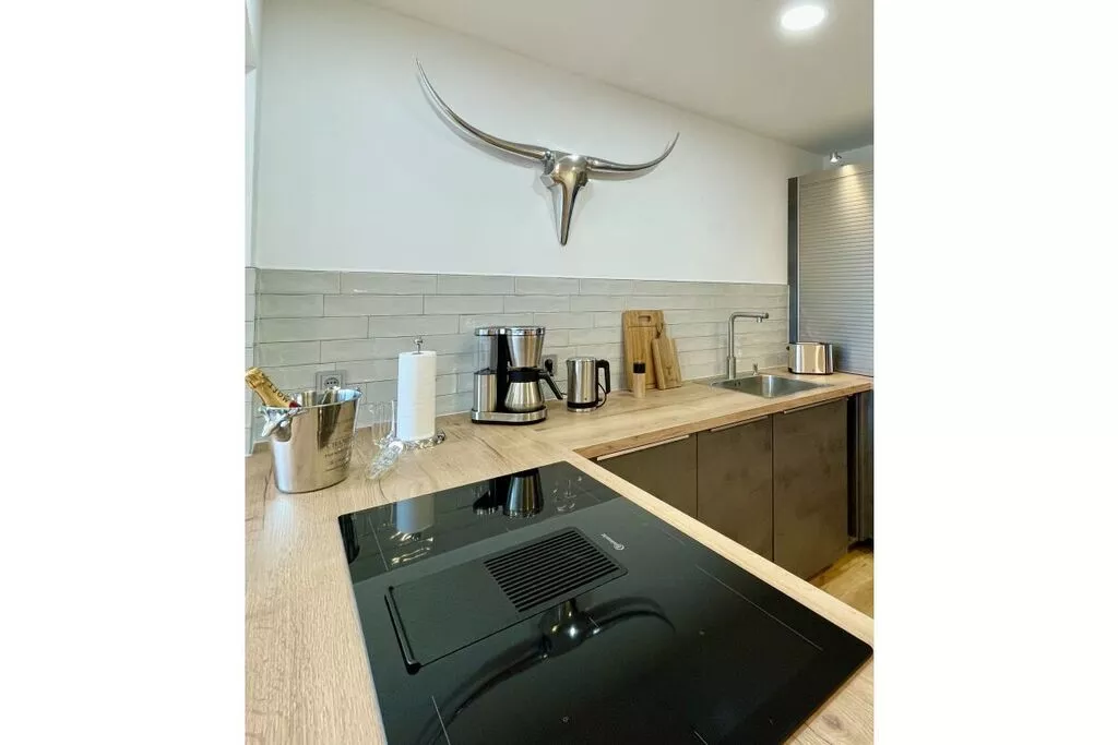 432600-Kitchen