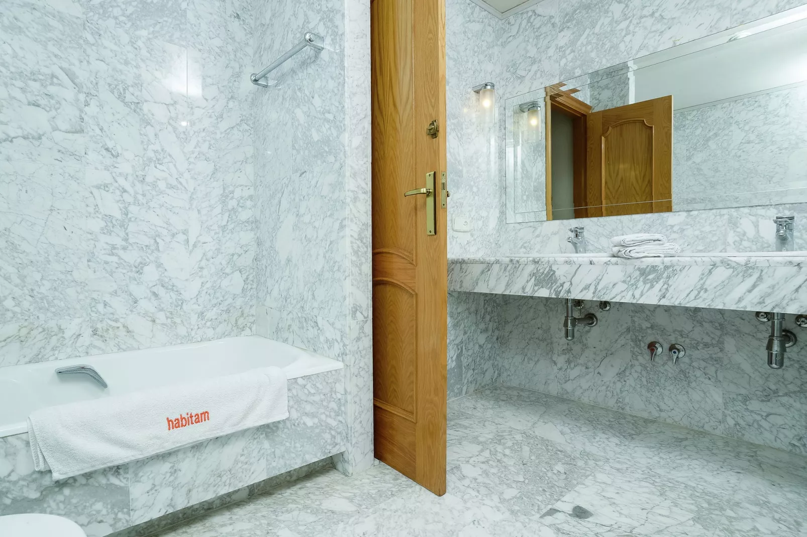 Amfora Miro-Bathroom
