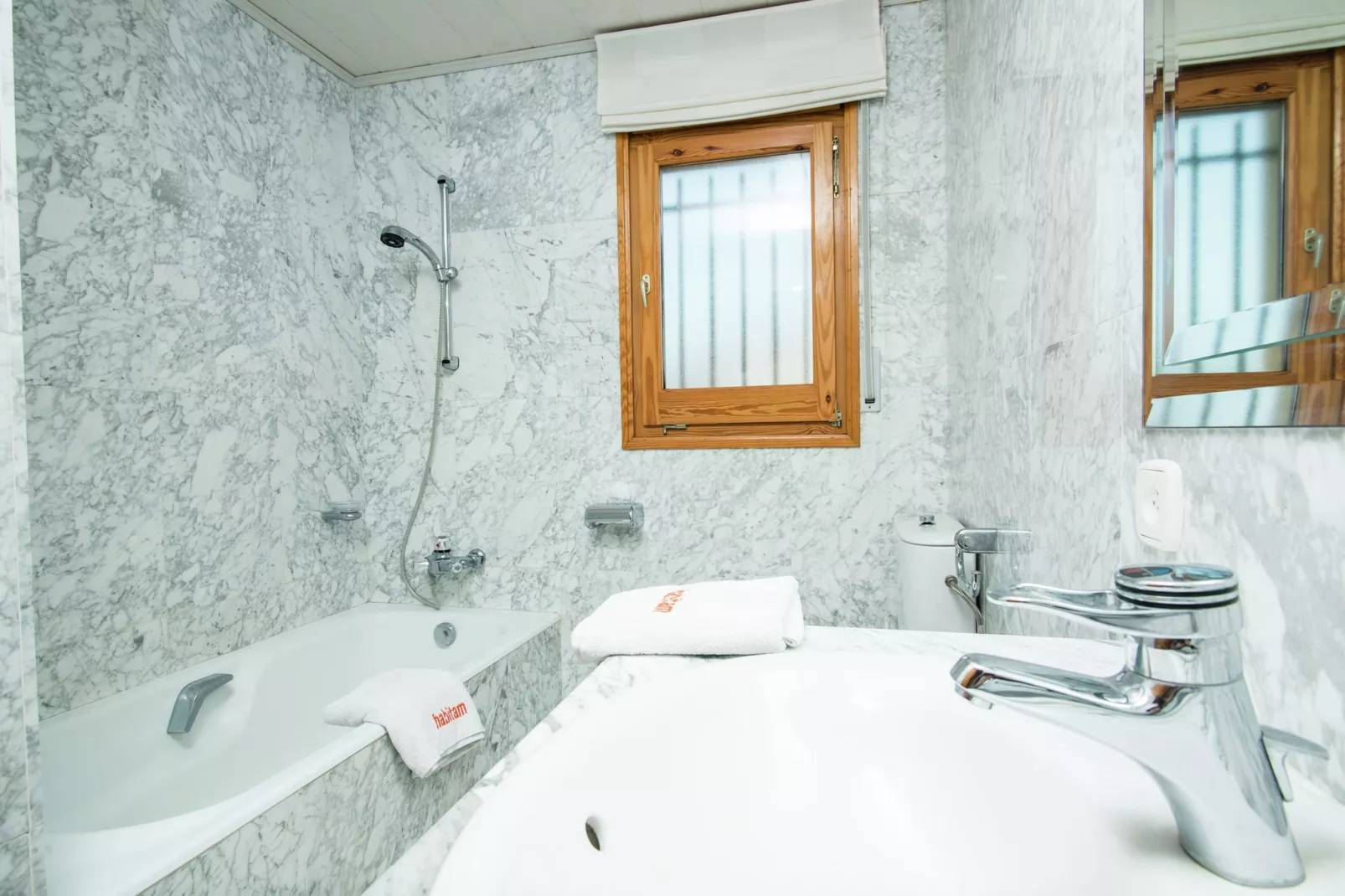 Amfora Miro-Bathroom