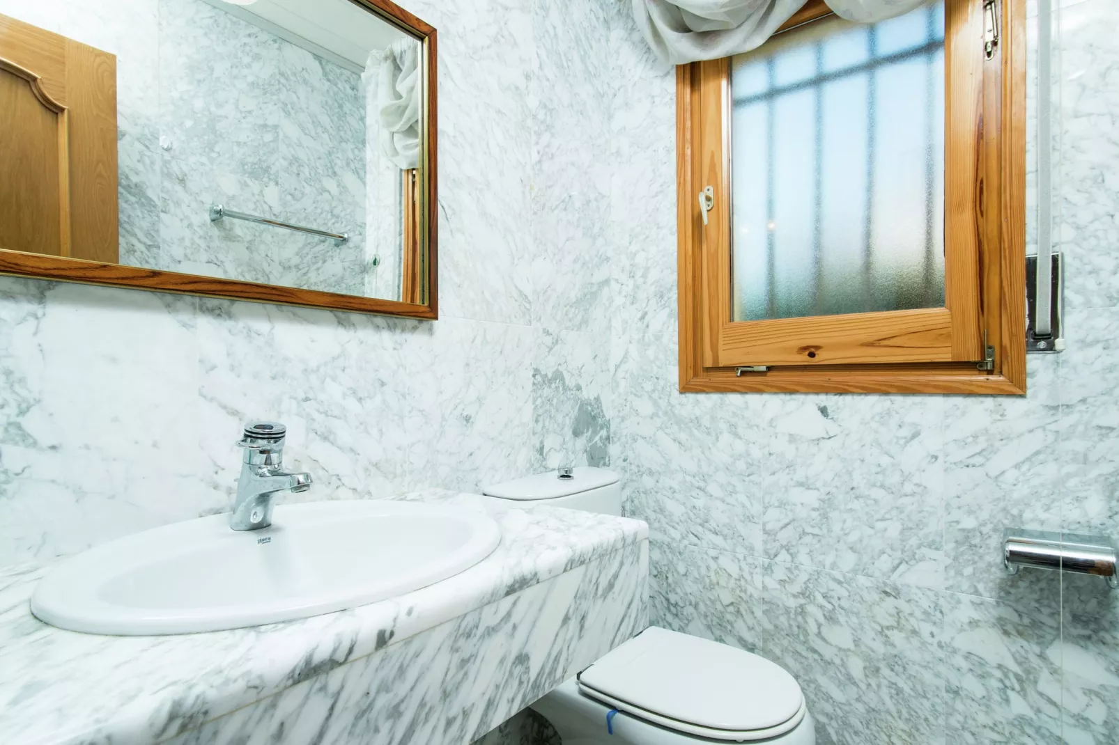 Amfora Miro-Bathroom