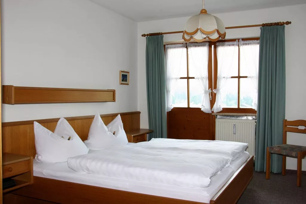 39625-Bedroom