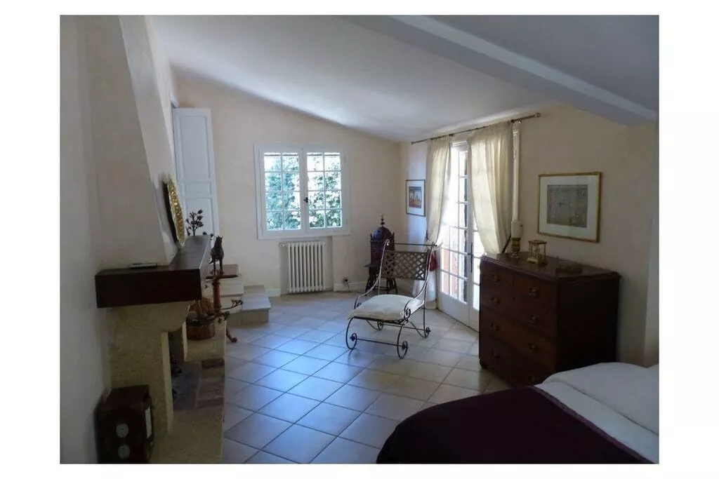231609-Bedroom