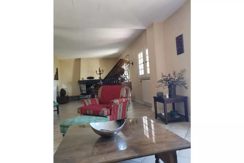 231609-Living room