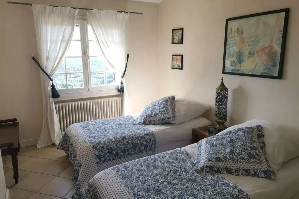 231609-Bedroom
