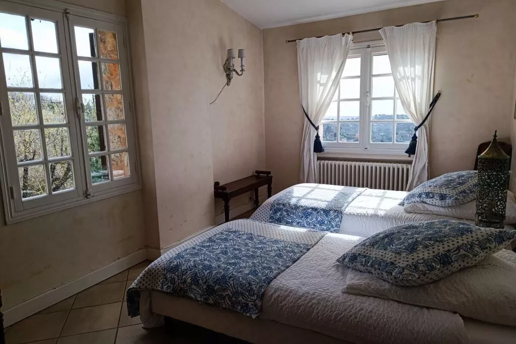 231609-Bedroom
