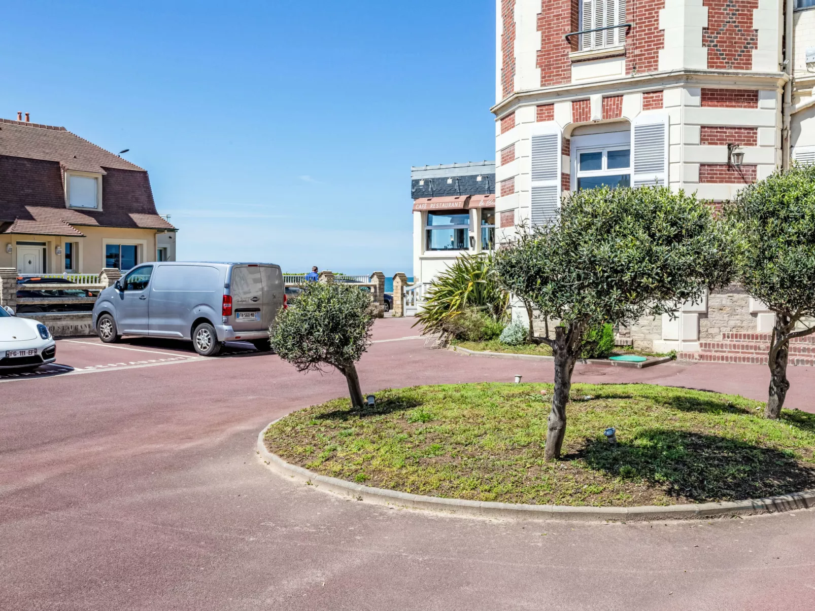 Le Caneton-Outside