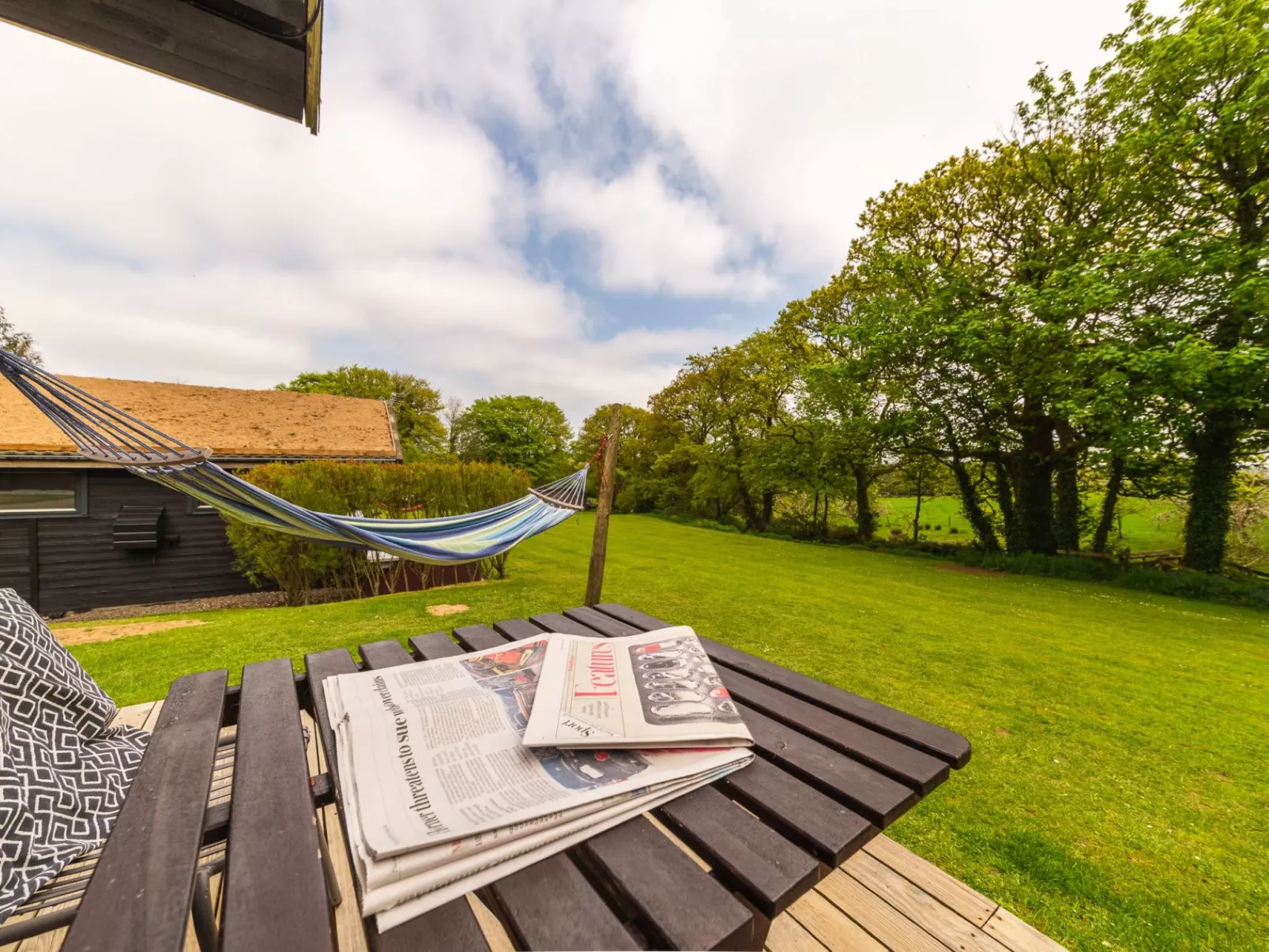 Oak Hot Tub Lodge-Outside