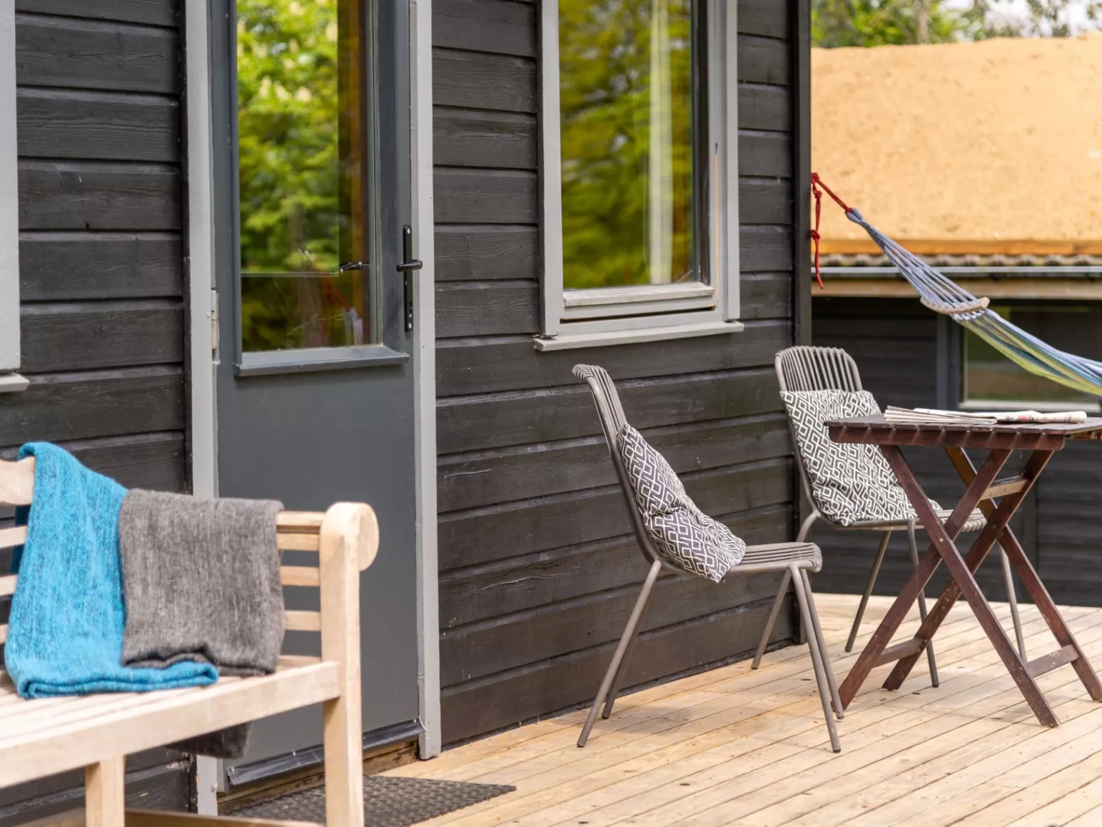 Oak Hot Tub Lodge-Outside