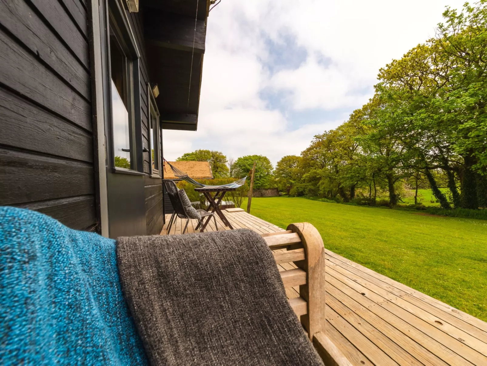 Oak Hot Tub Lodge-Outside