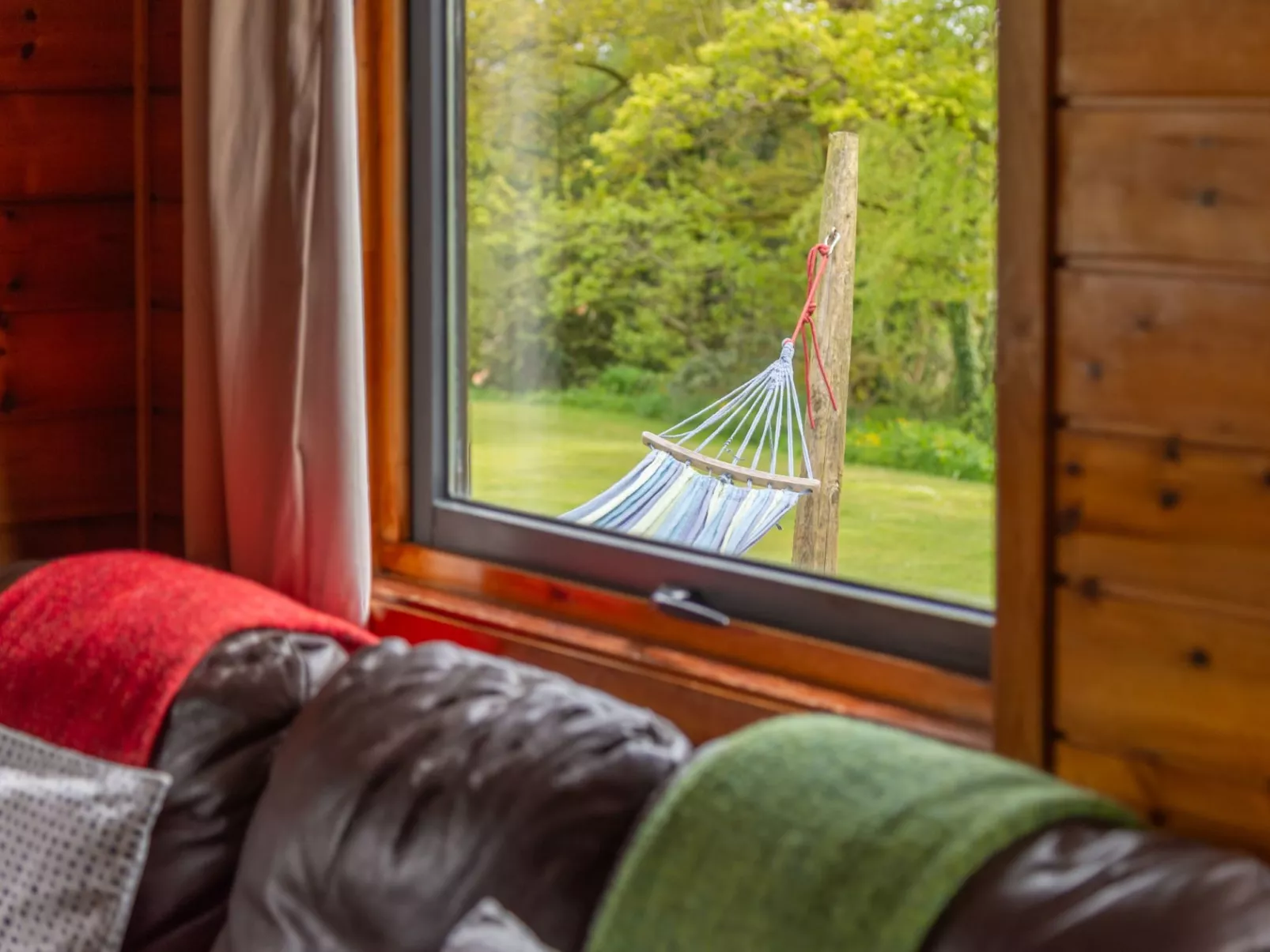 Oak Hot Tub Lodge-Inside