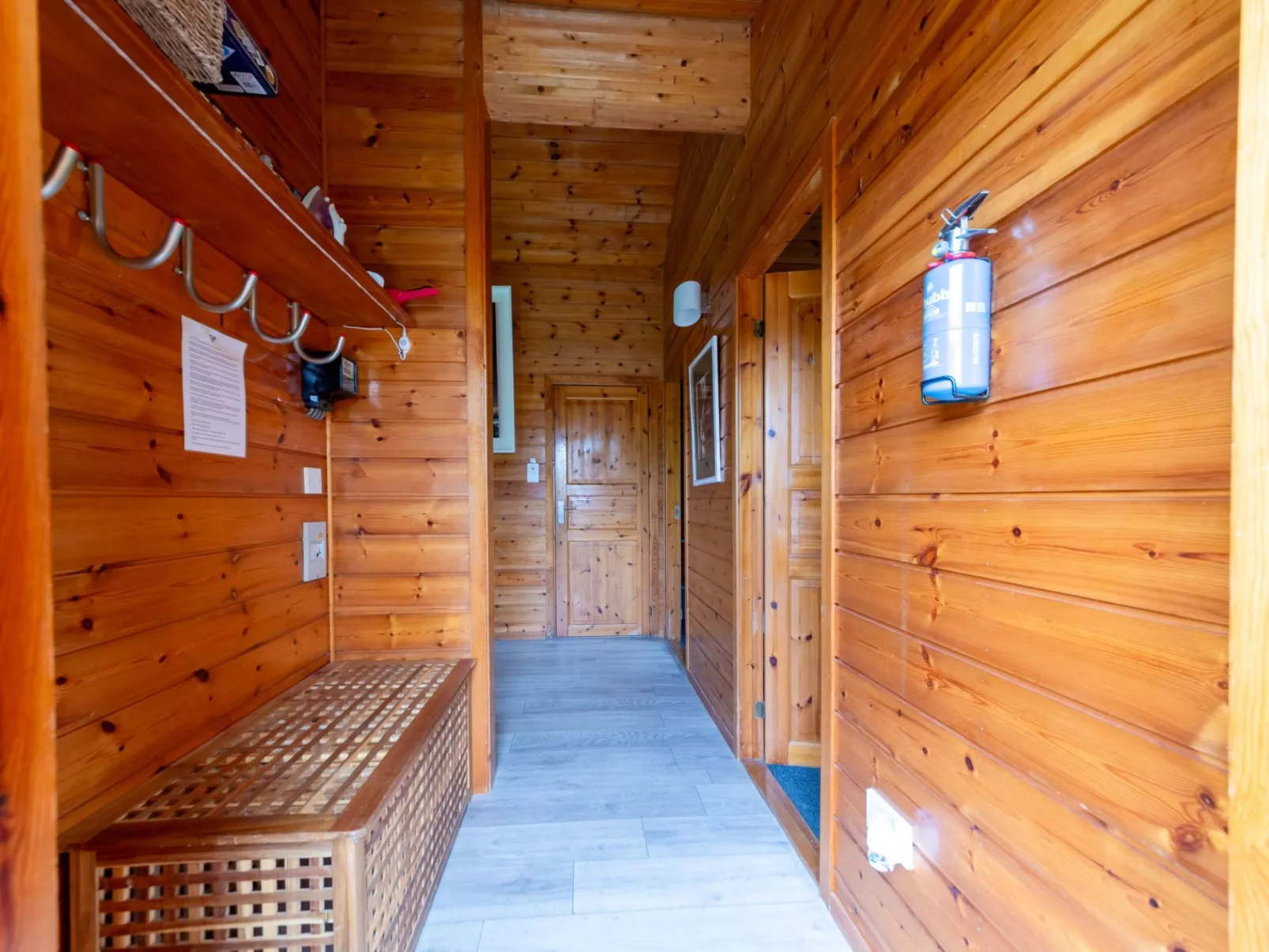 Oak Hot Tub Lodge-Inside