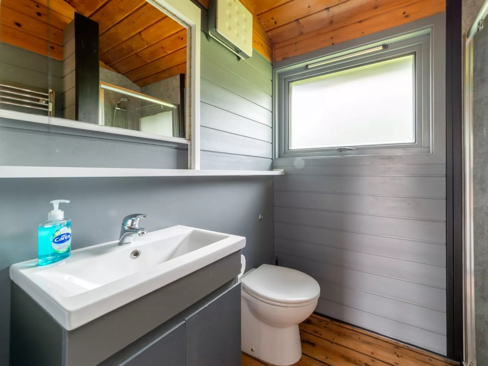 Oak Hot Tub Lodge-Inside