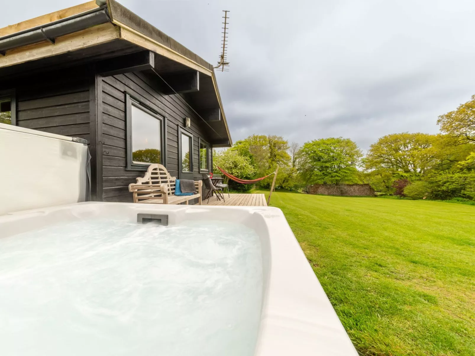 Sycamore Hot Tub Lodge-Outside