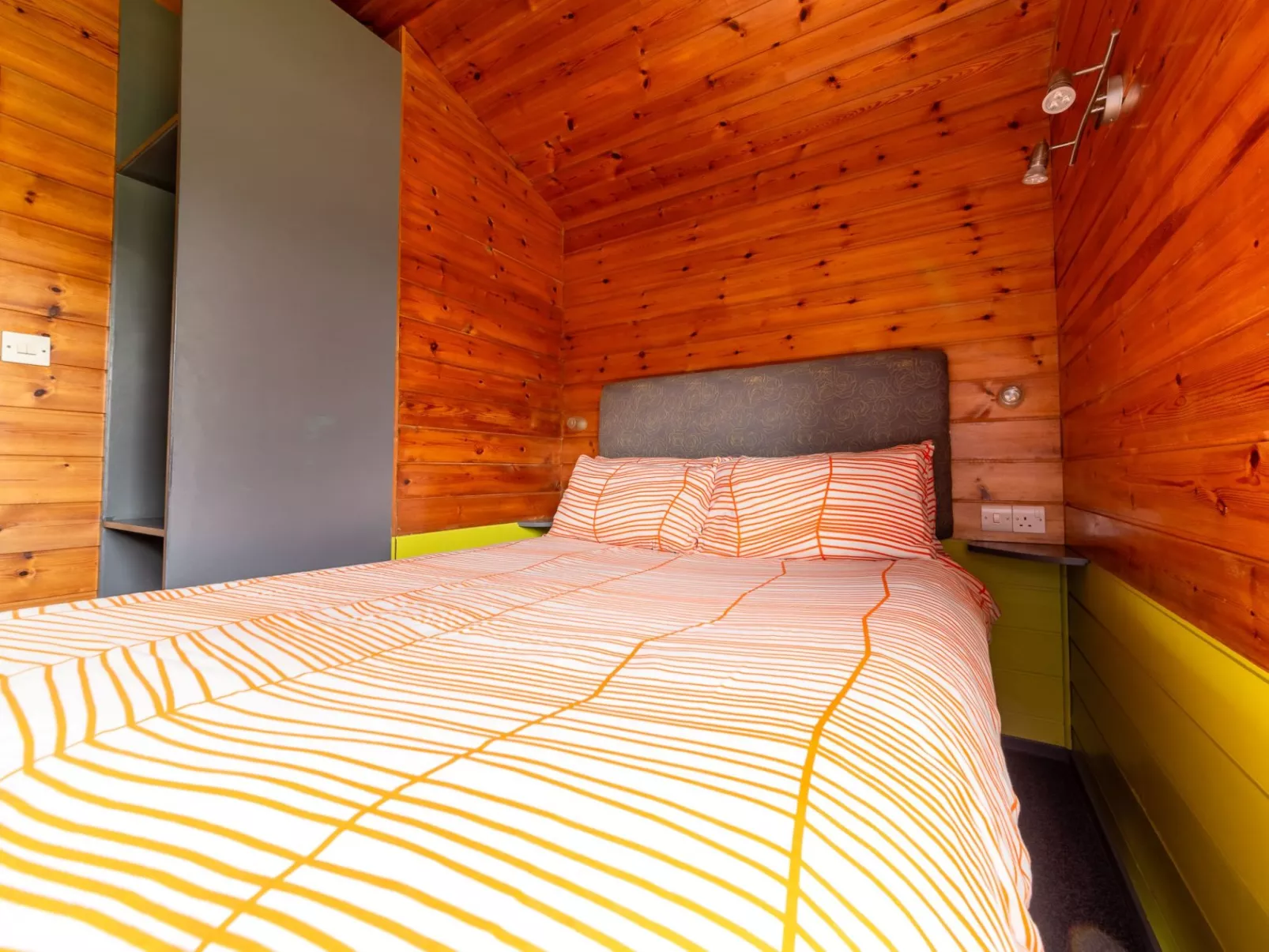 Sycamore Hot Tub Lodge-Inside