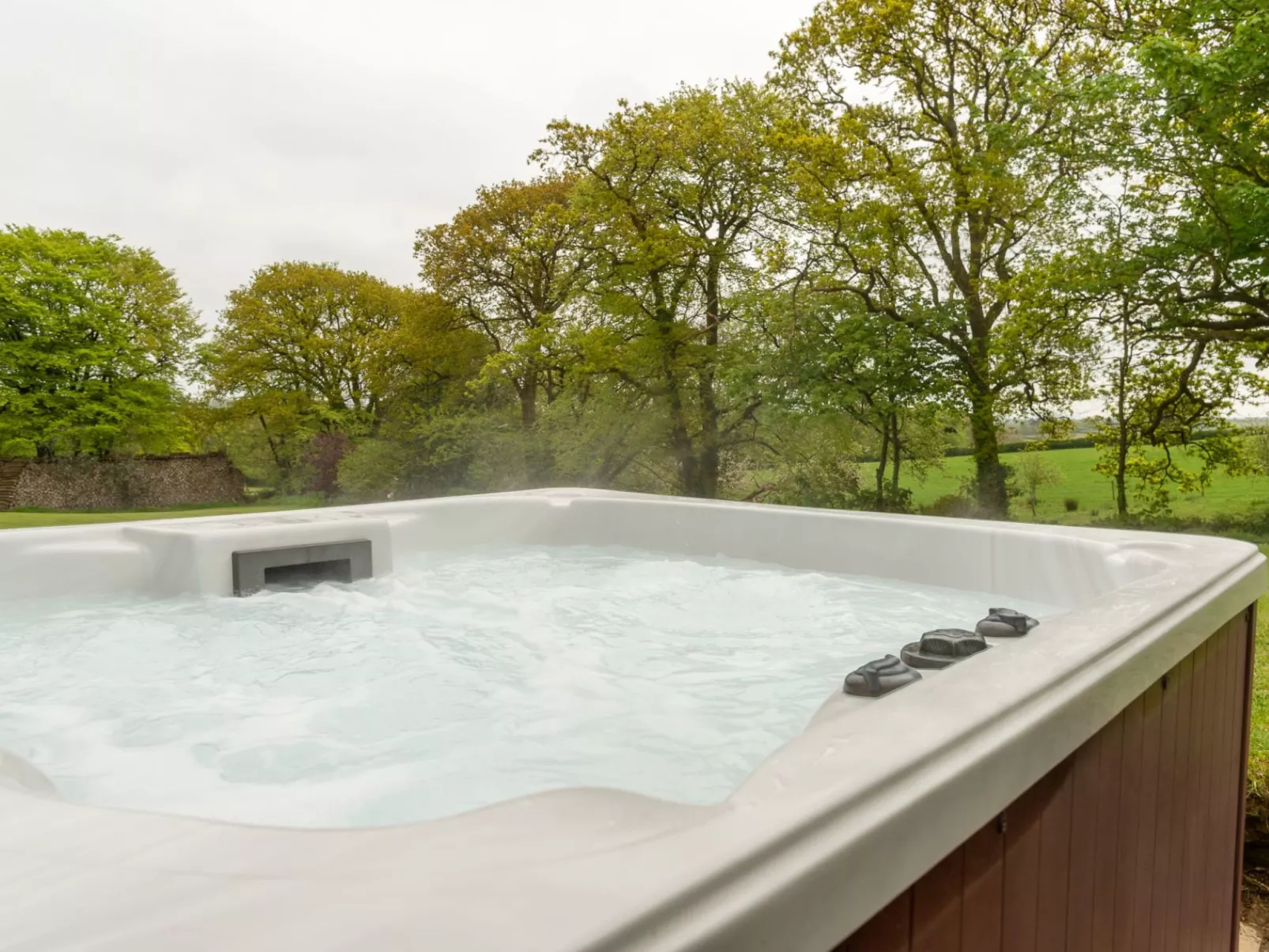 Sycamore Hot Tub Lodge-Outside