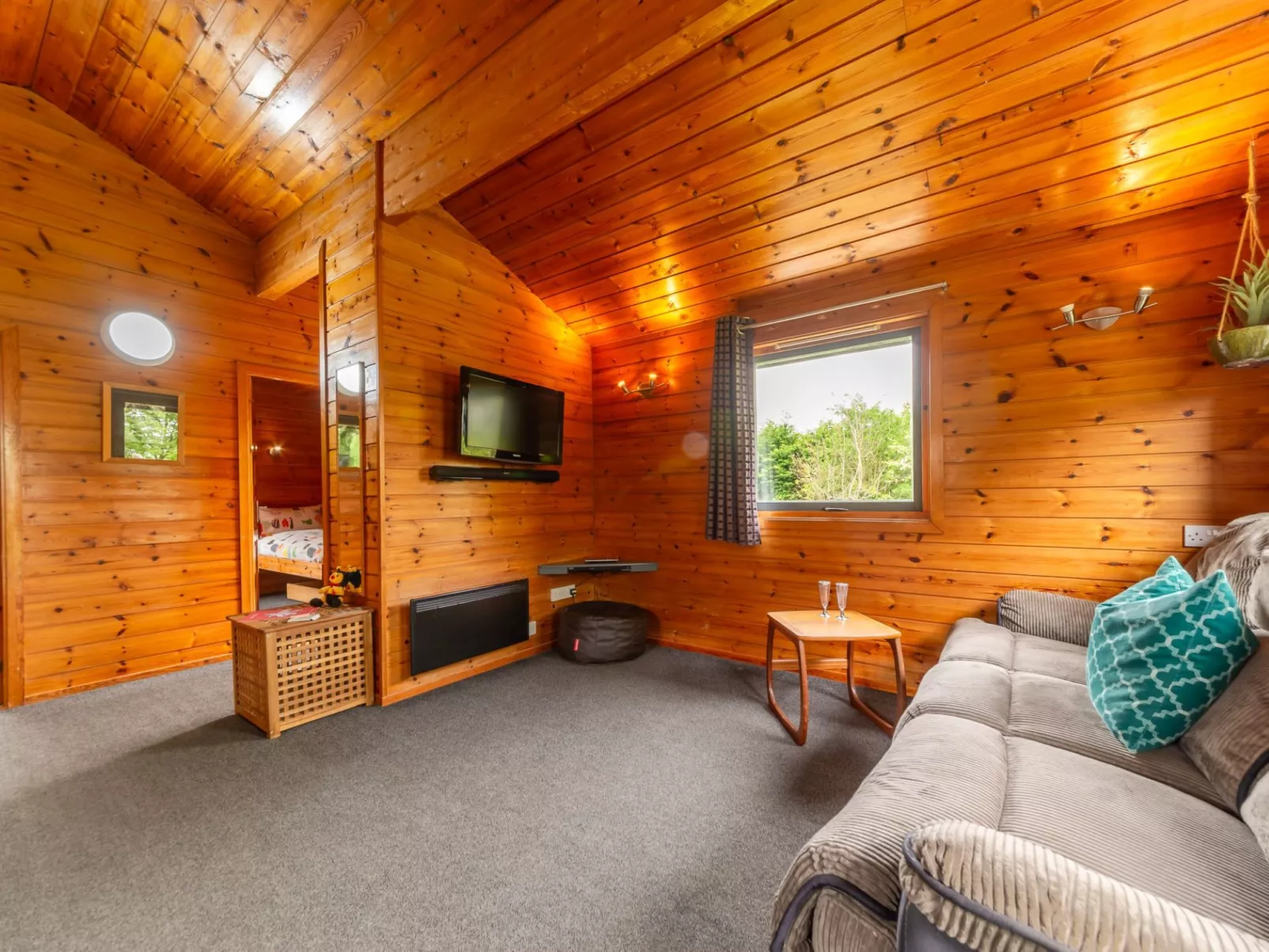 Sycamore Hot Tub Lodge-Inside