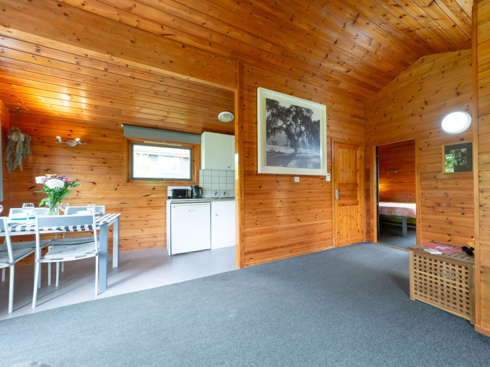 Sycamore Hot Tub Lodge-Inside