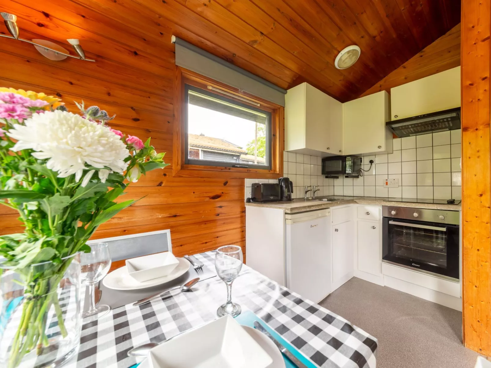 Sycamore Hot Tub Lodge-Inside