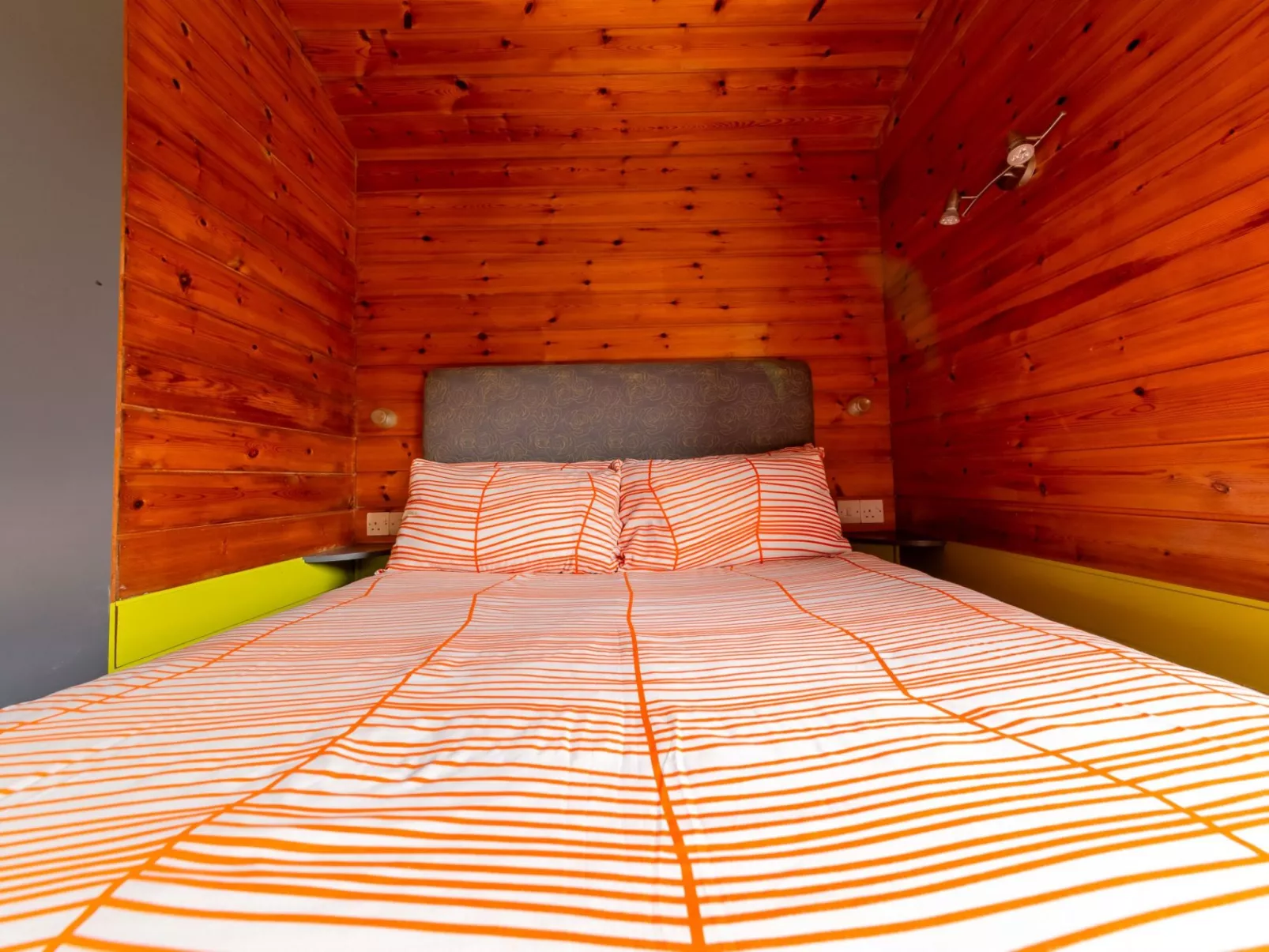 Sycamore Hot Tub Lodge-Inside