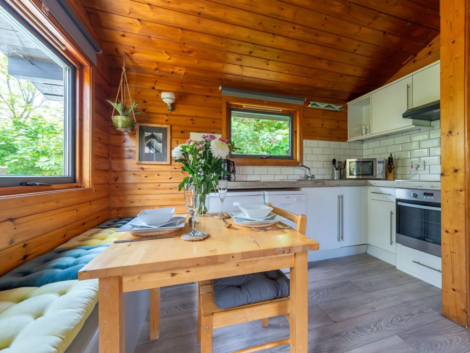 Chestnut Hot Tub Lodge-Drinnen