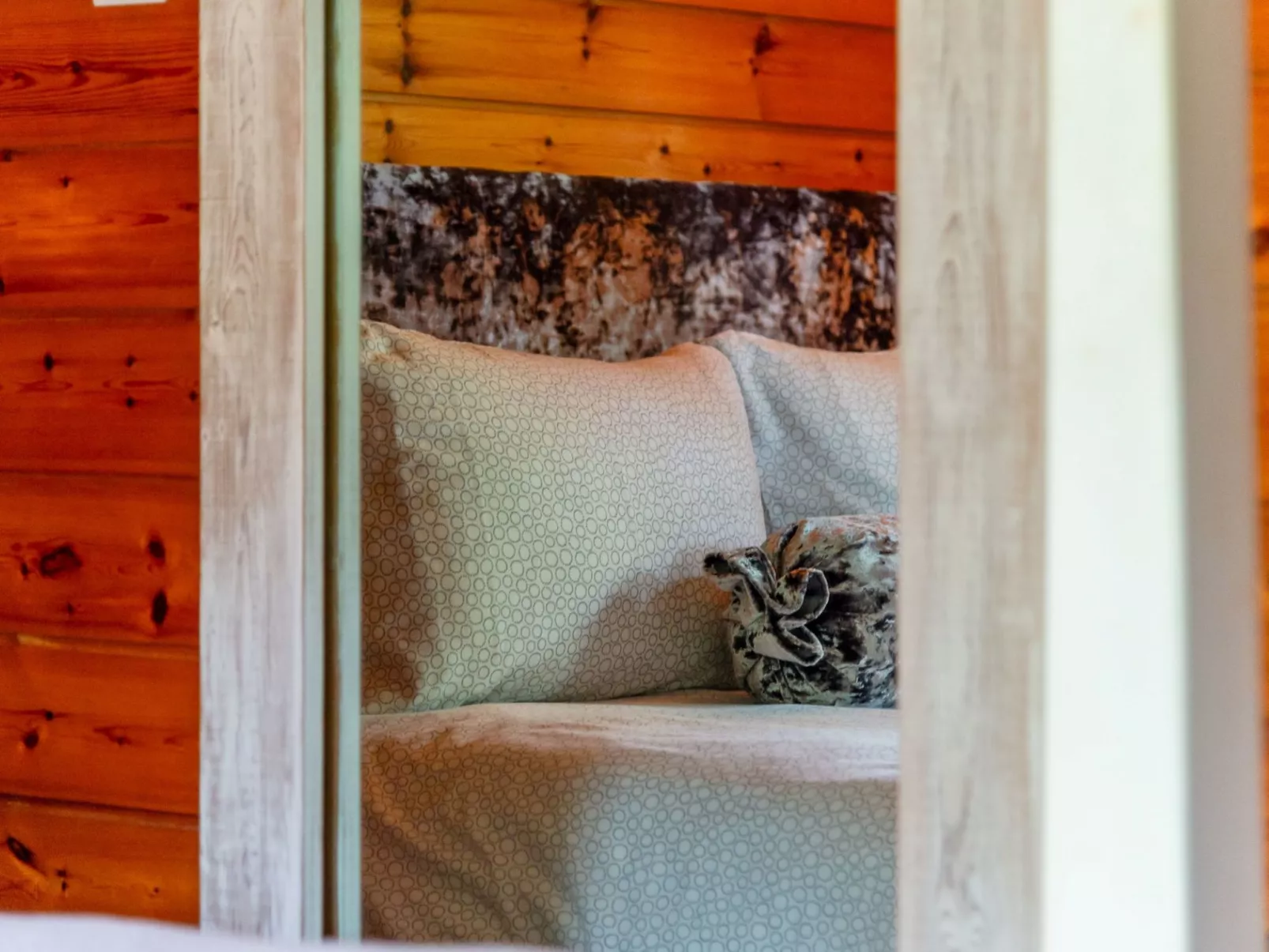 Chestnut Hot Tub Lodge-Drinnen