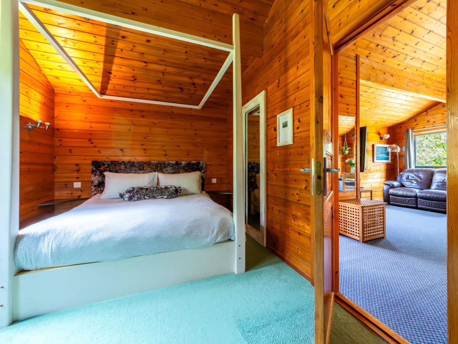 Chestnut Hot Tub Lodge-Drinnen