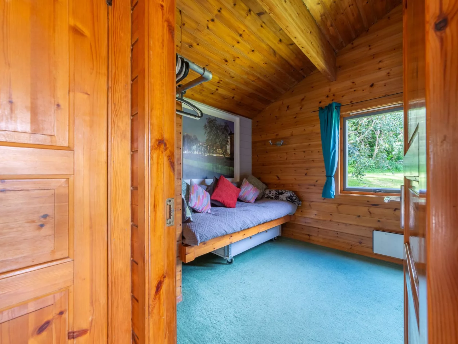 Chestnut Hot Tub Lodge-Drinnen